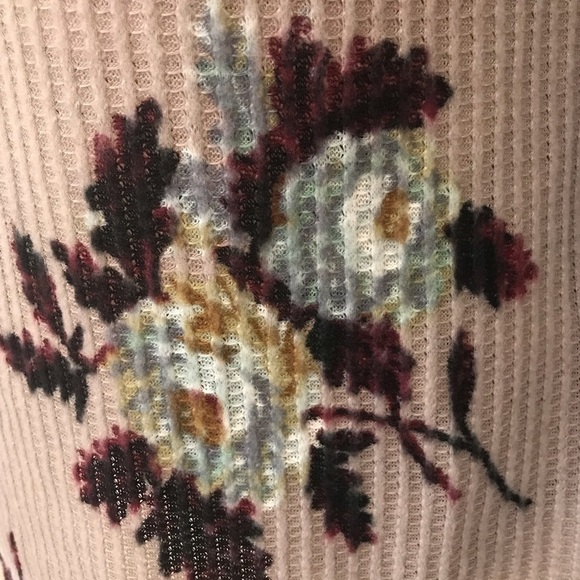 24/7 Maurices Floral Strappy Neck Waffle Thermal Long Sleeve Top Sweater… - Picture 6 of 7